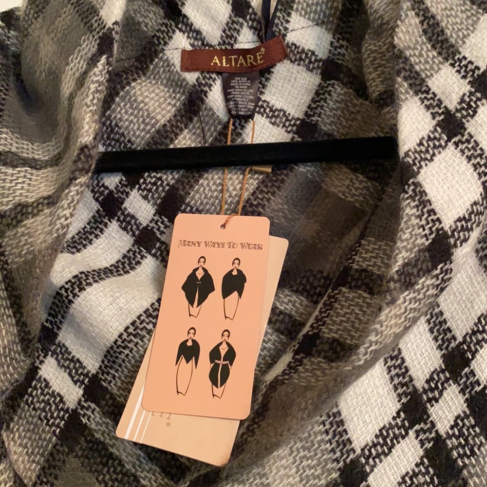 Poncho - Picture 3 of 4
